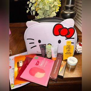 Hello Kitty Cosmetic Bag with Skincare Products - 12 Piece